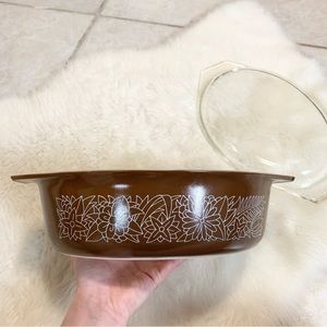 Vintage Pyrex brown Woodland 045 2.5qt casserole dish with lid